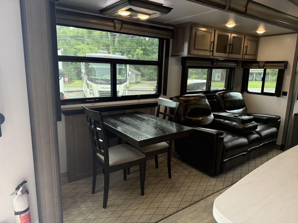 2022 Keystone Montana 3781rl - $46,900