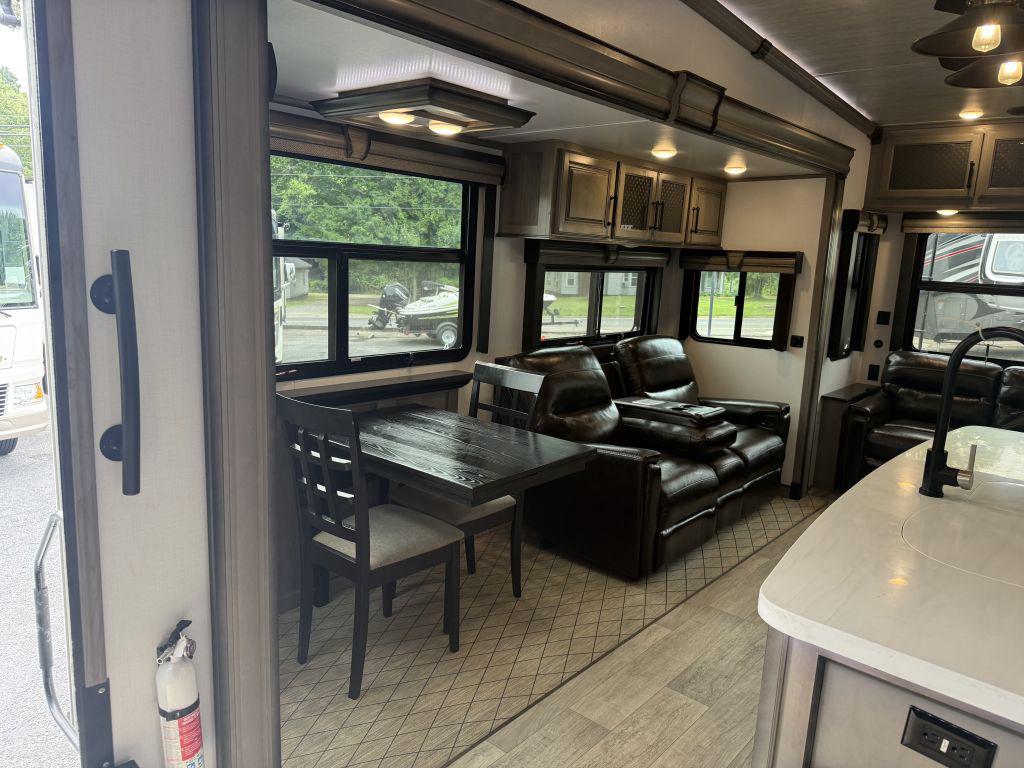 2022 Keystone Montana 3781rl - $46,900