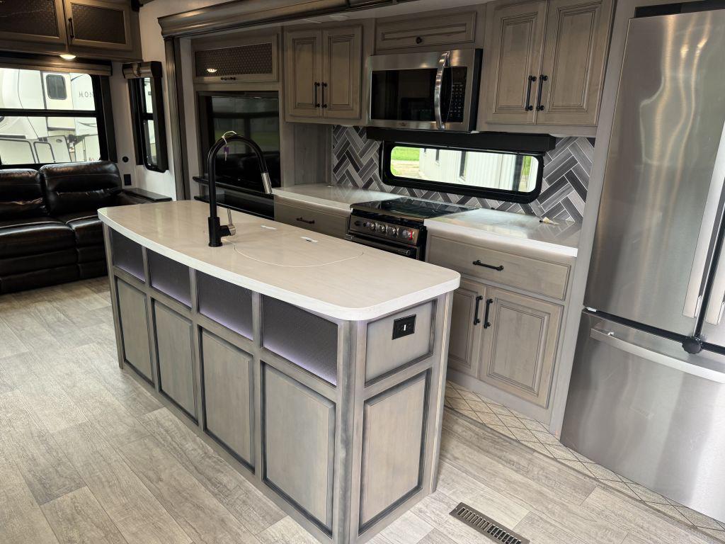 2022 Keystone Montana 3781rl - $46,900