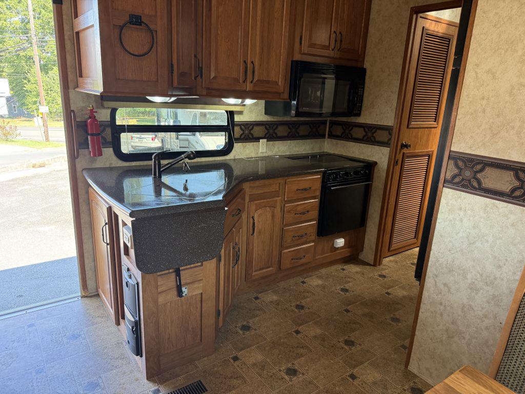 2010 Keystone Montana 3750fl - $13,900