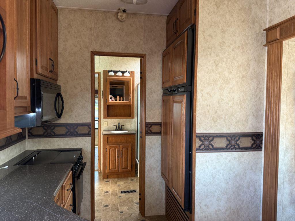 2010 Keystone Montana 3750fl - $13,900