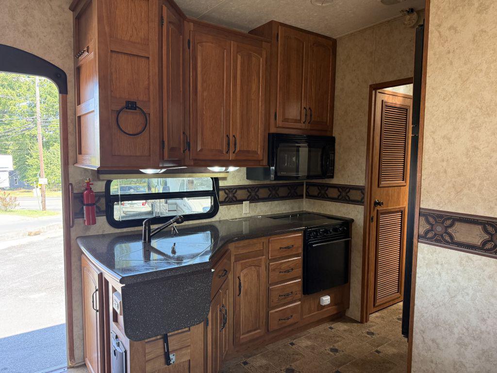 2010 Keystone Montana 3750fl - $13,900