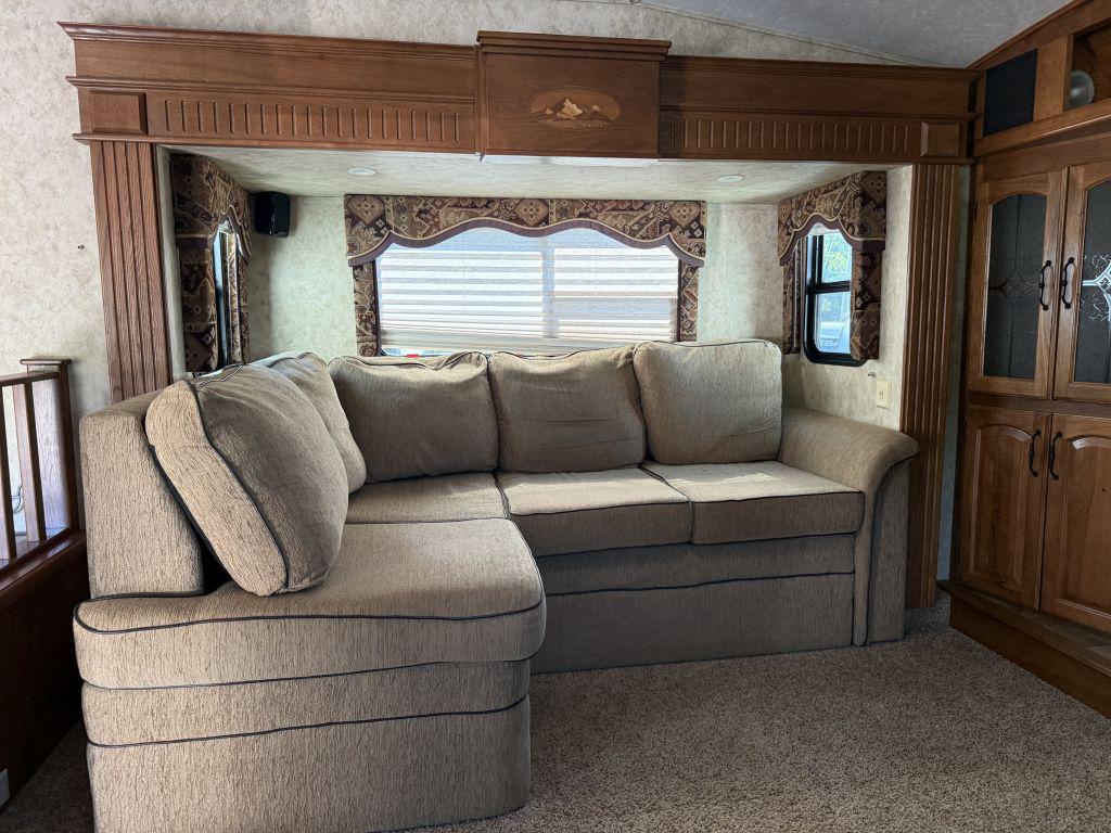 2010 Keystone Montana 3750fl - $13,900