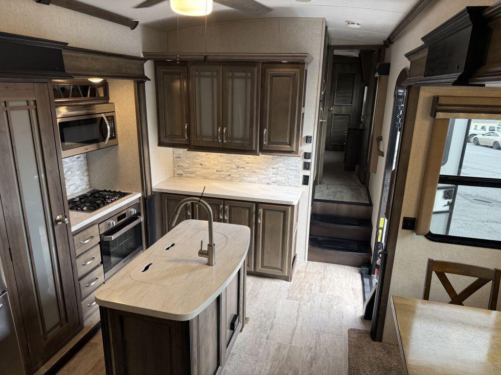 2018 Keystone Montana 3791rd - $34,900