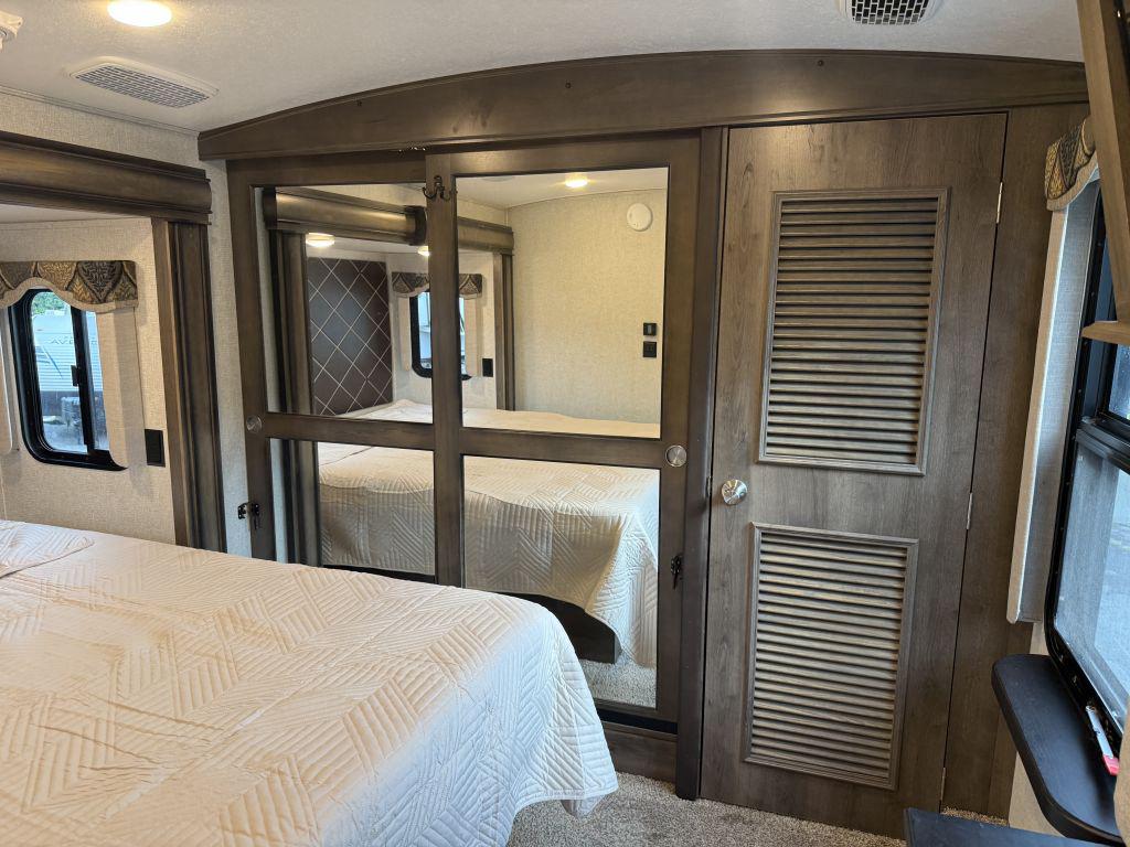 2018 Keystone Montana 3791rd - $34,900