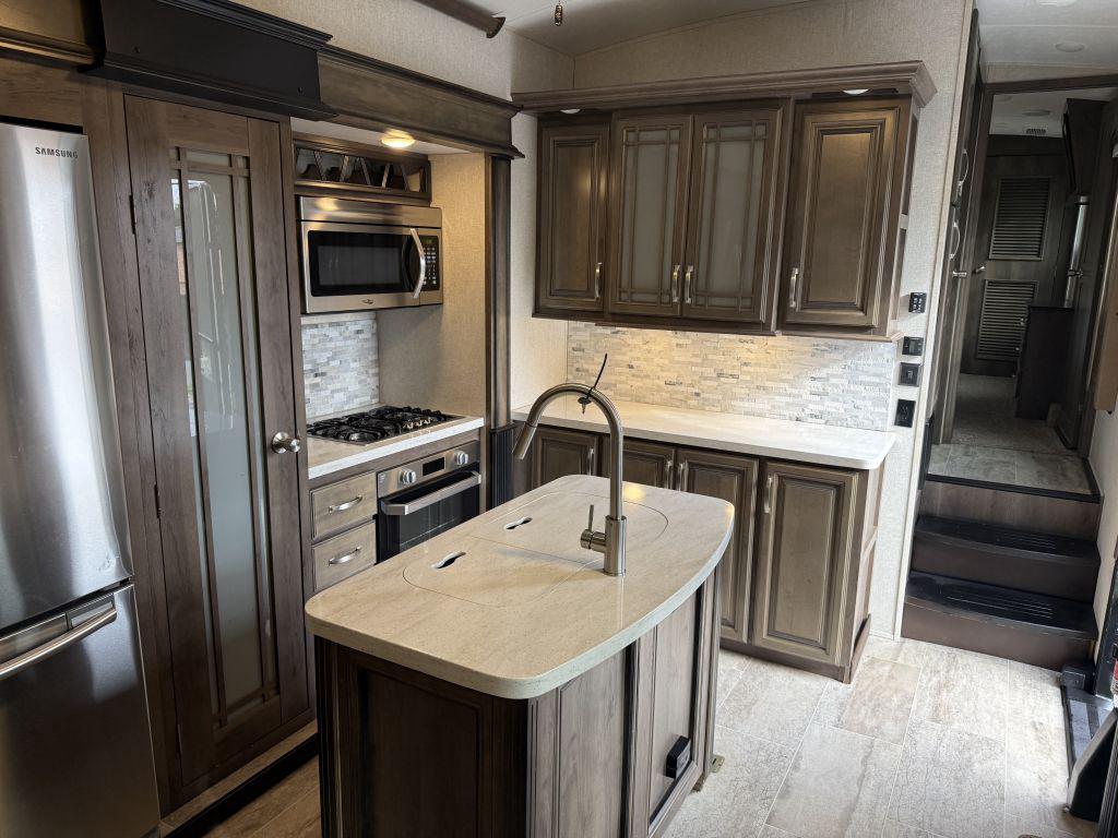 2018 Keystone Montana 3791rd - $34,900