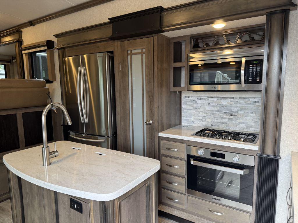 2018 Keystone Montana 3791rd - $34,900