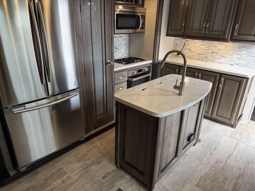 2018 Keystone Montana 3791rd - $34,900