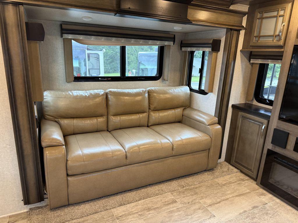 2018 Keystone Montana 3791rd - $34,900