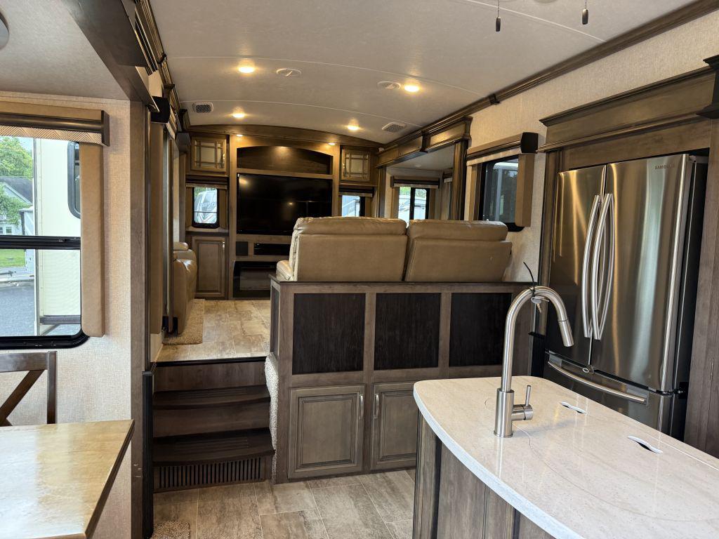 2018 Keystone Montana 3791rd - $34,900