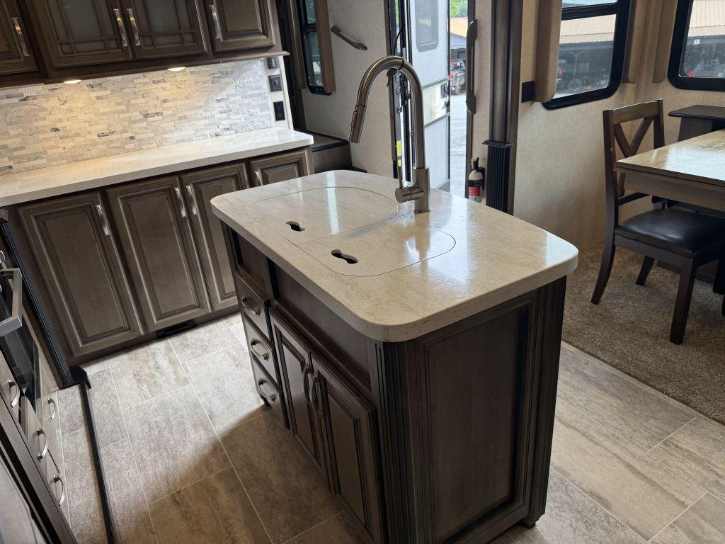 2018 Keystone Montana 3791rd - $34,900