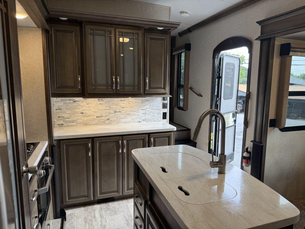 2018 Keystone Montana 3791rd - $34,900