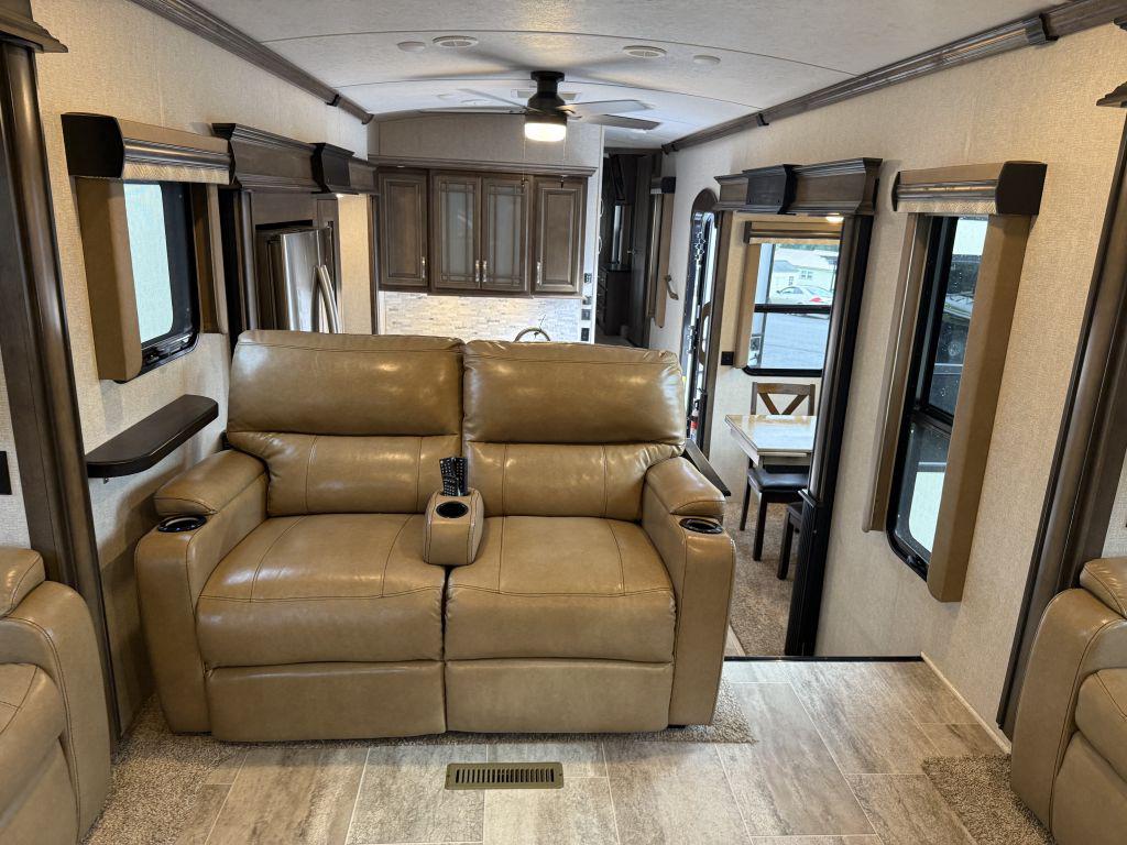 2018 Keystone Montana 3791rd - $34,900