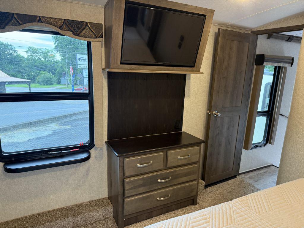 2018 Keystone Montana 3791rd - $34,900