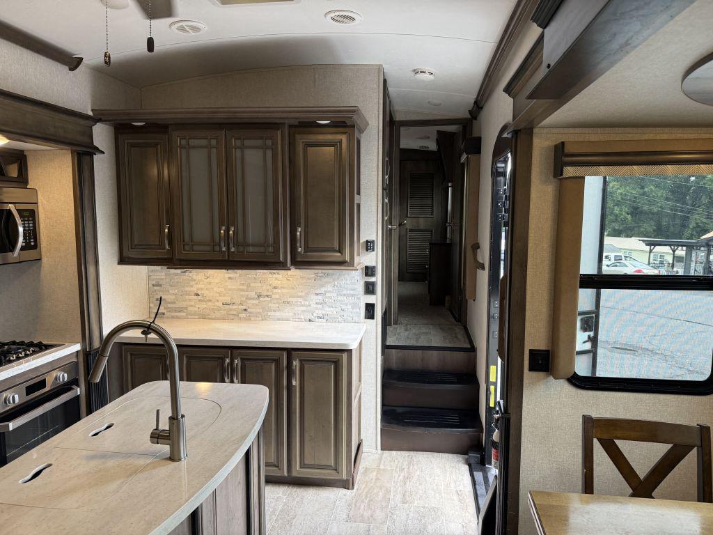 2018 Keystone Montana 3791rd - $34,900