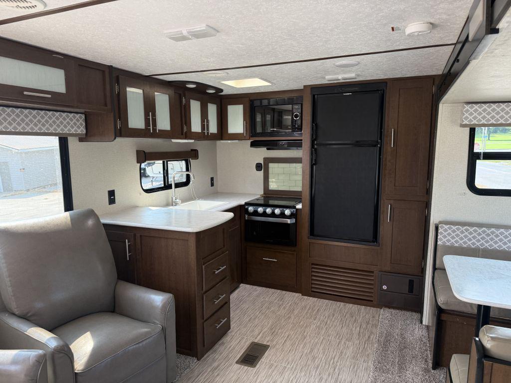 2019 Prime Time Avenger 27rks - $13,900