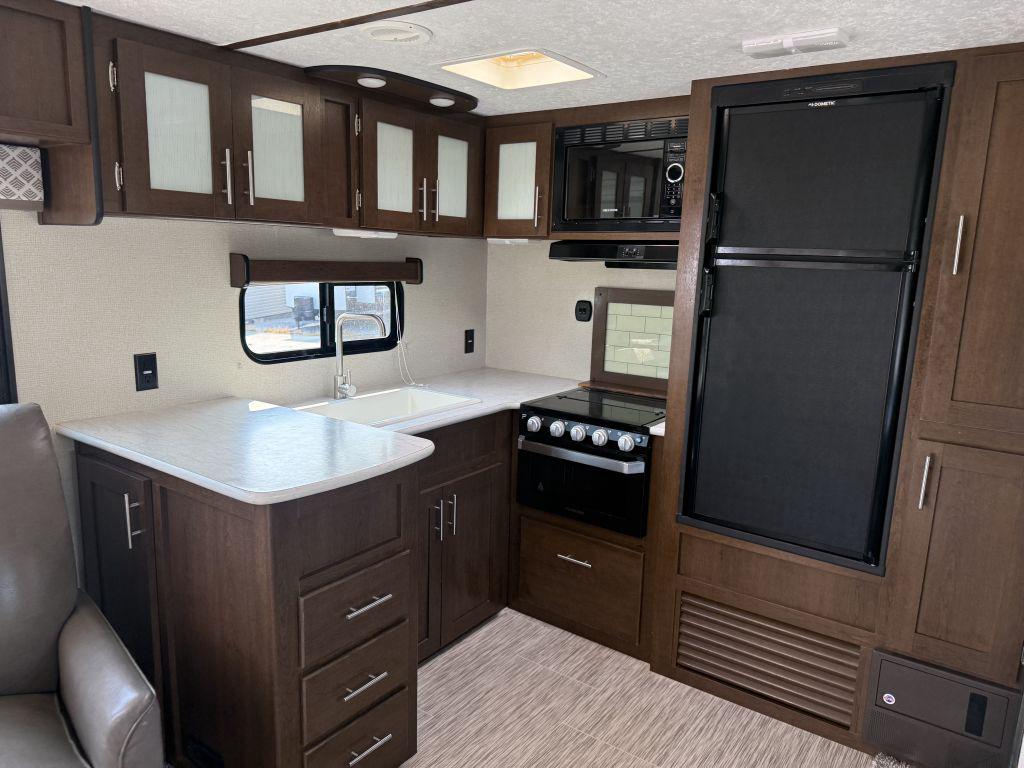 2019 Prime Time Avenger 27rks - $13,900