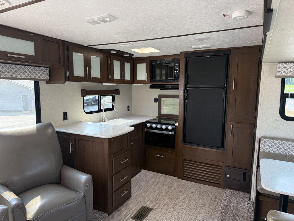 2019 Prime Time Avenger 27rks - $13,900