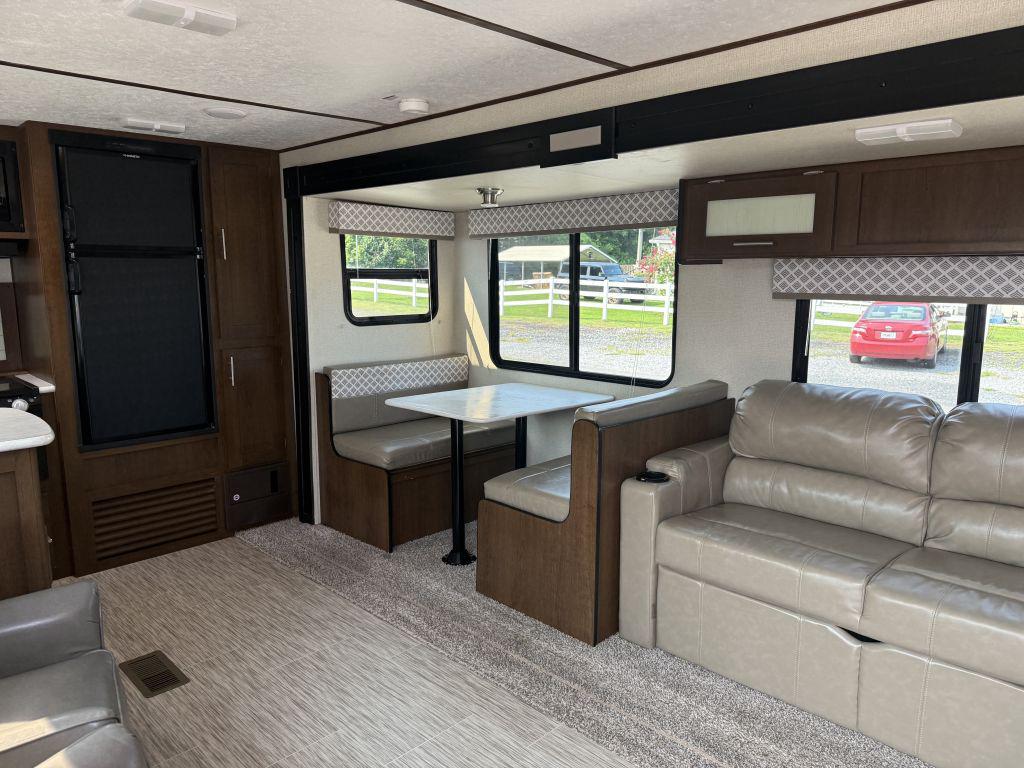 2019 Prime Time Avenger 27rks - $13,900