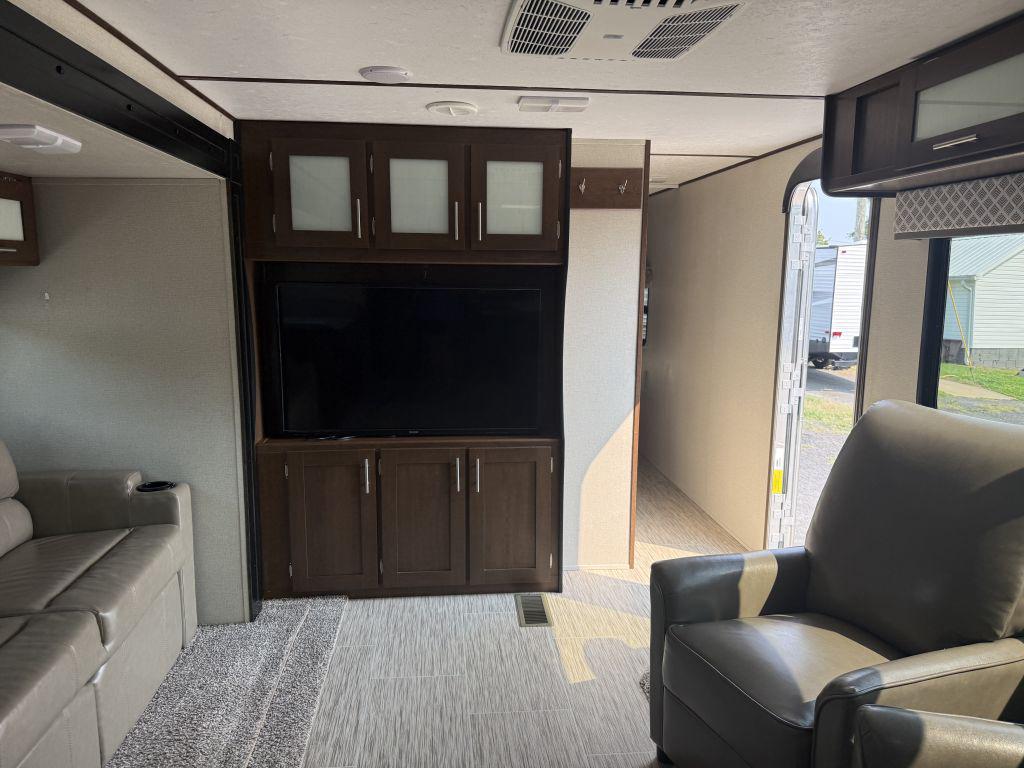 2019 Prime Time Avenger 27rks - $13,900