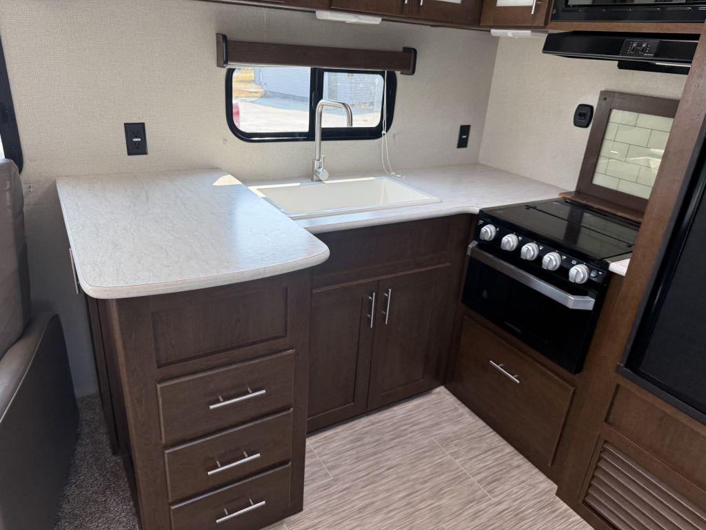 2019 Prime Time Avenger 27rks - $13,900