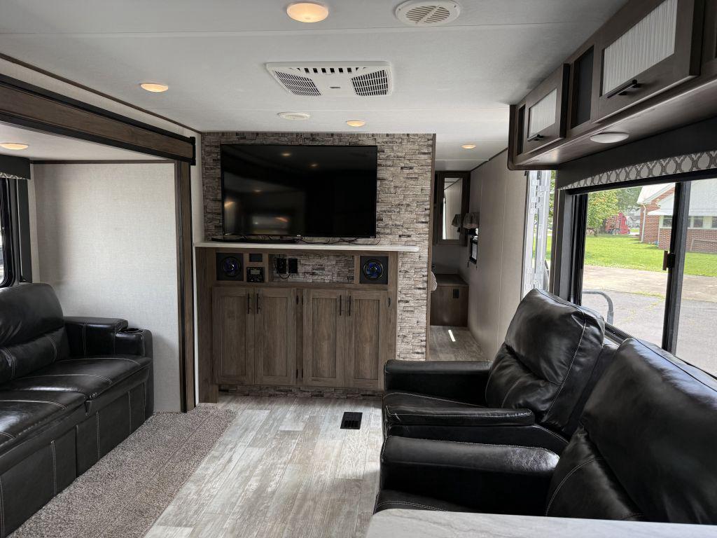2021 Prime Time Avenger 27rks - $18,900