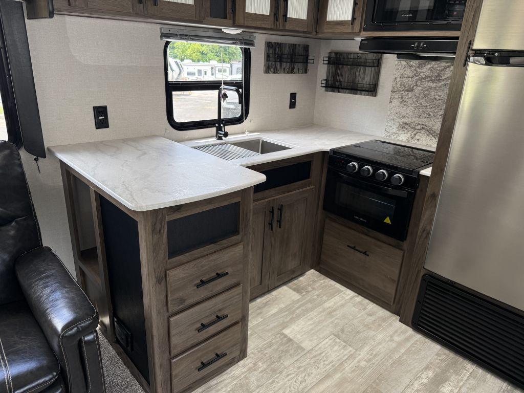 2021 Prime Time Avenger 27rks - $18,900