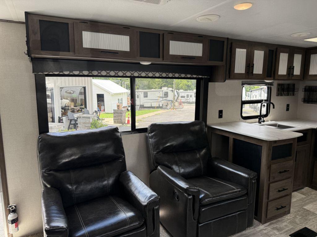 2021 Prime Time Avenger 27rks - $18,900