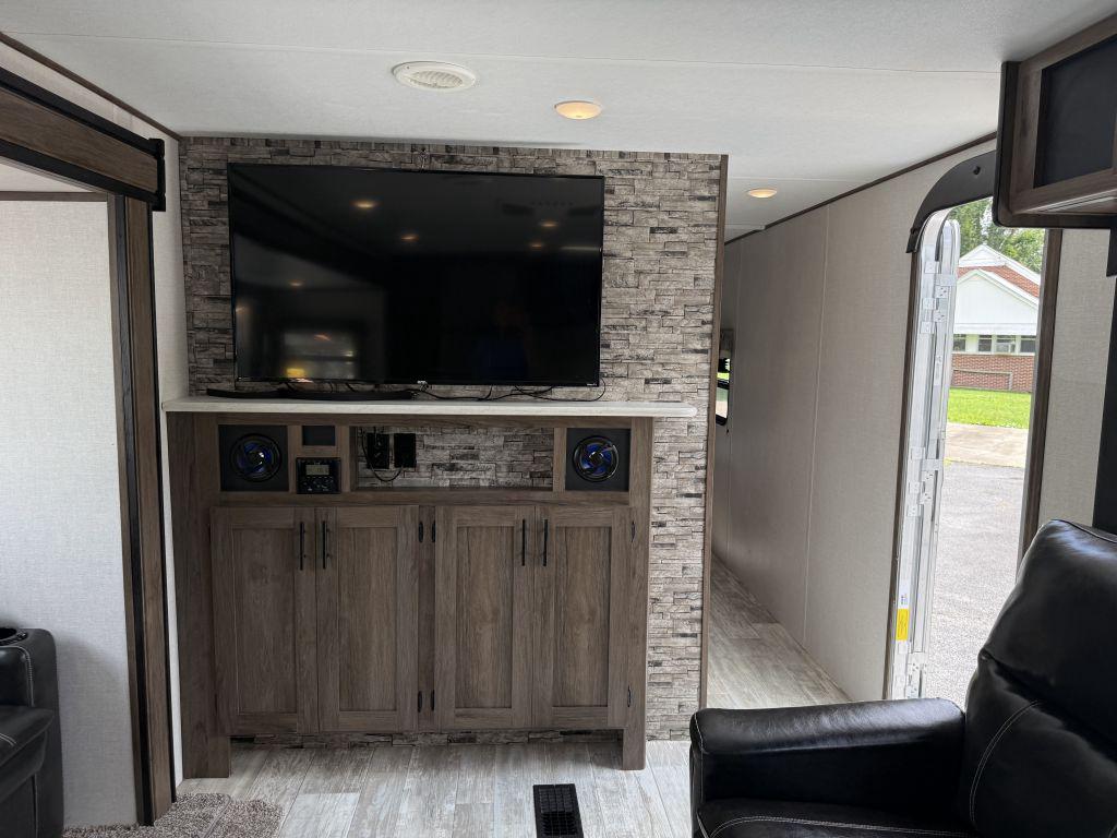 2021 Prime Time Avenger 27rks - $18,900