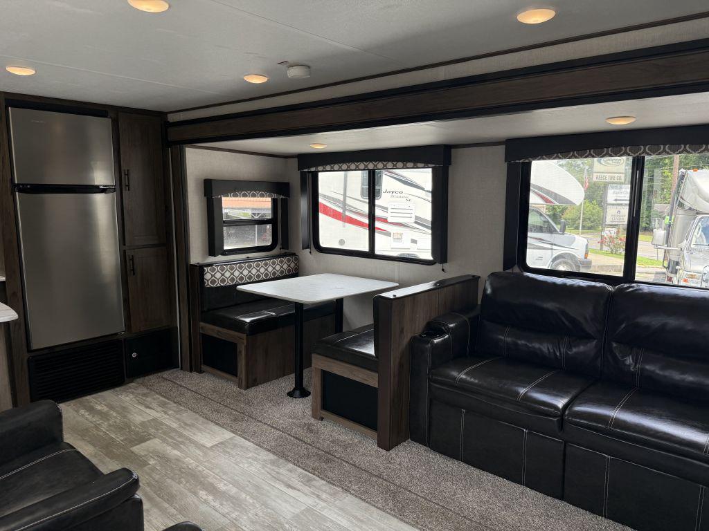 2021 Prime Time Avenger 27rks - $18,900