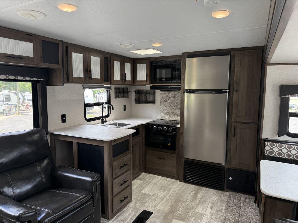 2021 Prime Time Avenger 27rks - $18,900