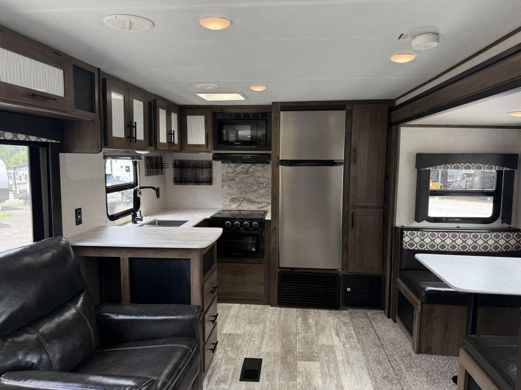 2021 Prime Time Avenger 27rks - $18,900