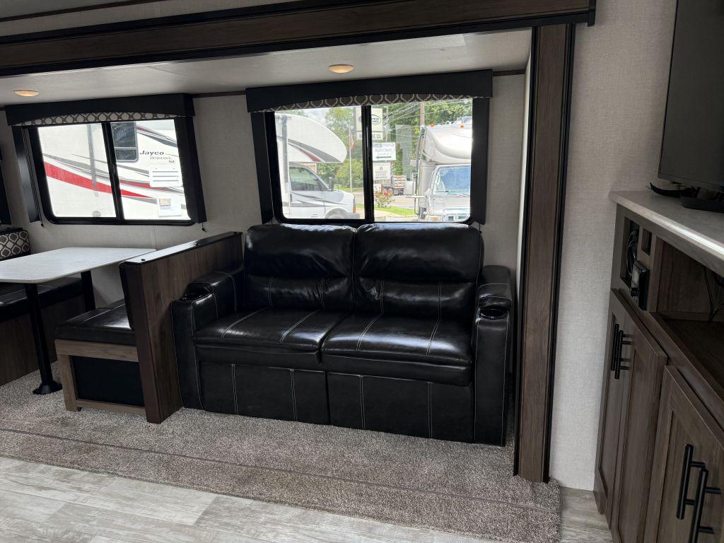 2021 Prime Time Avenger 27rks - $18,900