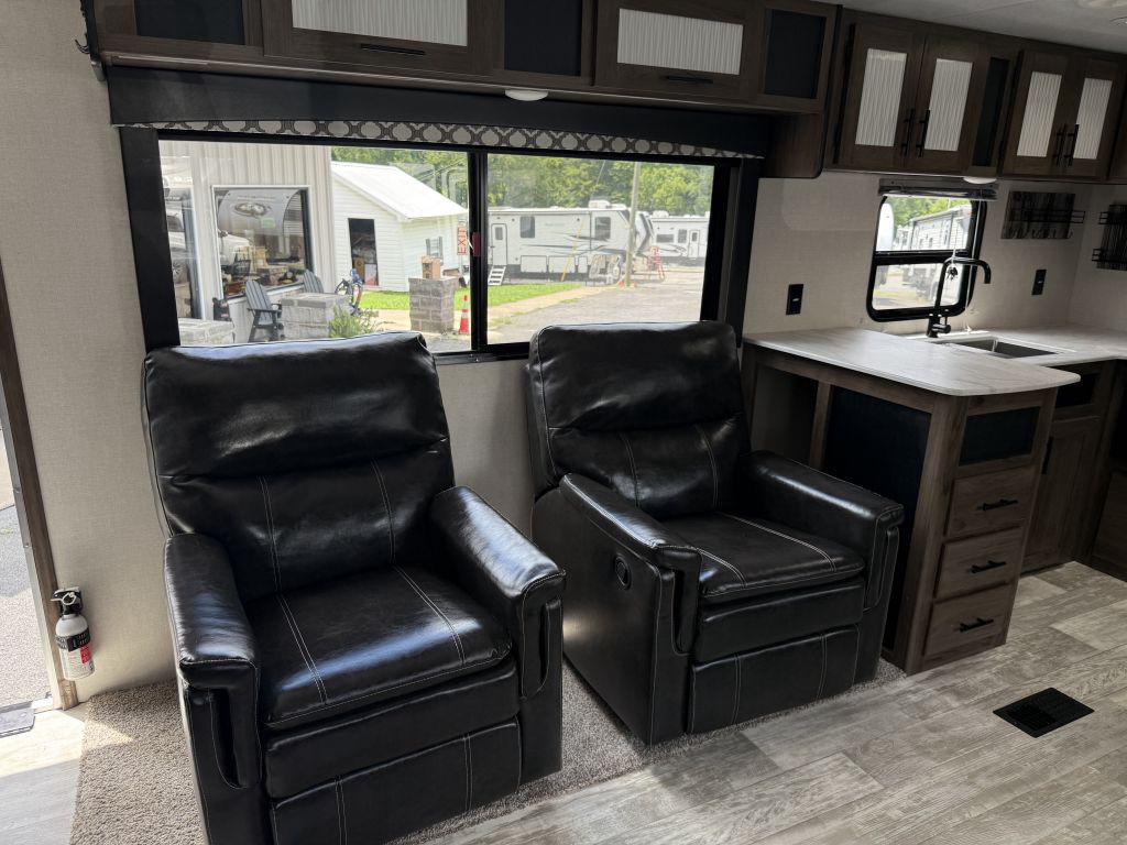 2021 Prime Time Avenger 27rks - $18,900