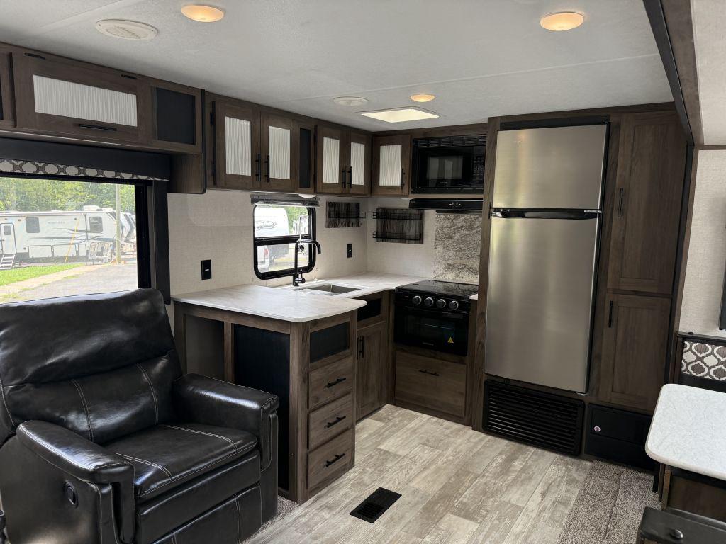 2021 Prime Time Avenger 27rks - $18,900