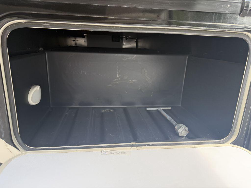 2021 Thor Hurricane 34j - $79,900