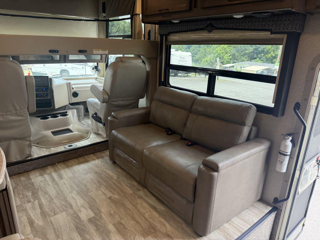 2021 Thor Hurricane 34j - $79,900