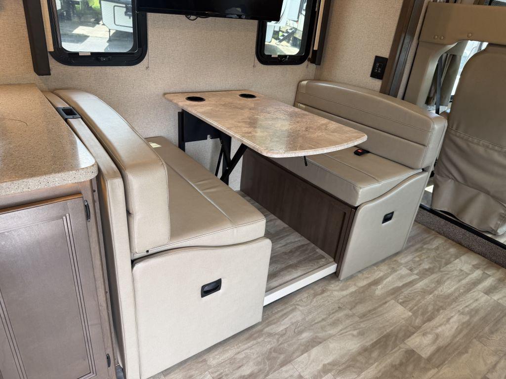 2021 Thor Hurricane 34j - $79,900