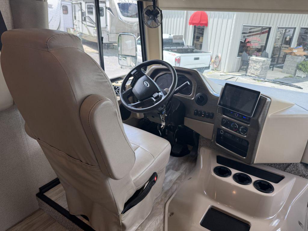 2021 Thor Hurricane 34j - $79,900