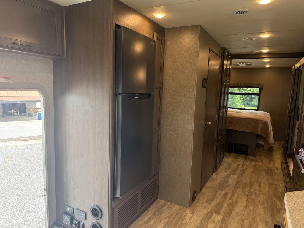 2021 Thor Hurricane 34j - $79,900