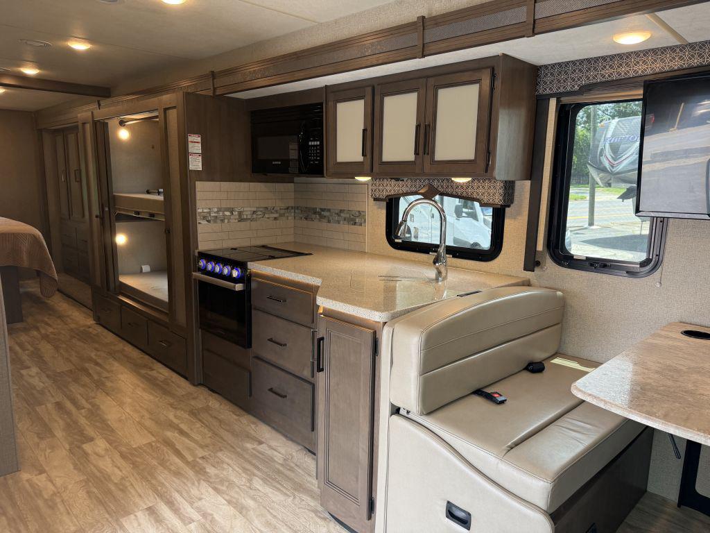 2021 Thor Hurricane 34j - $79,900