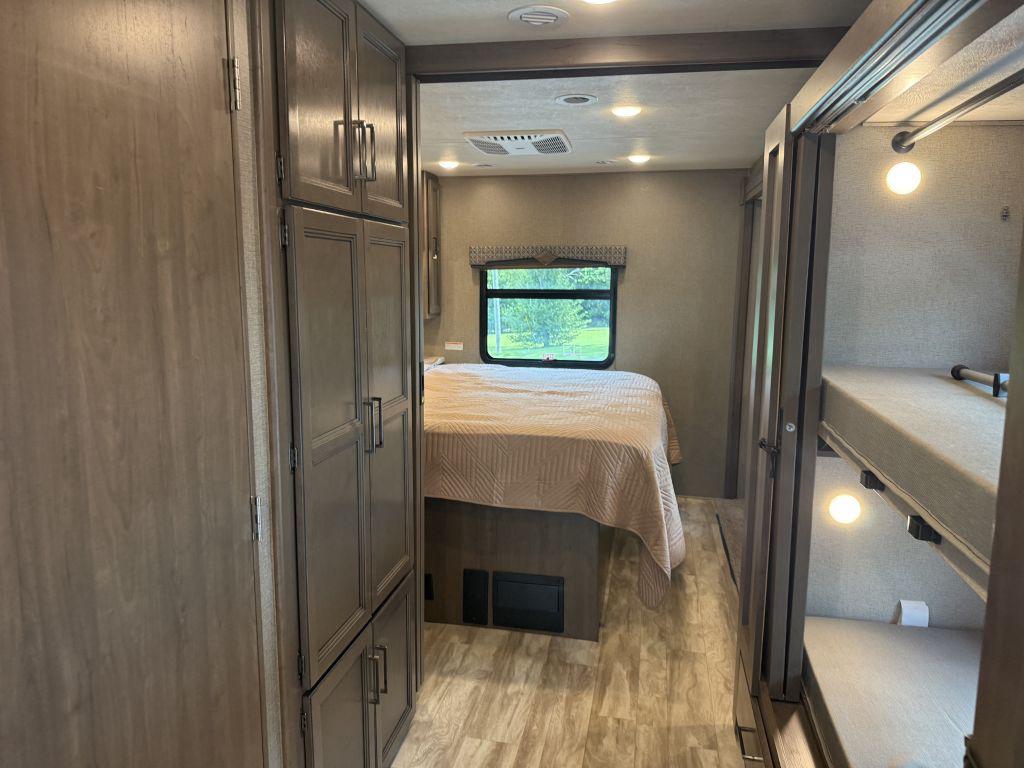 2021 Thor Hurricane 34j - $79,900