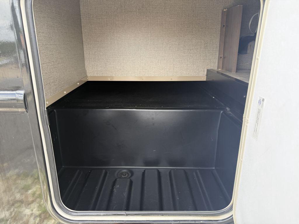 2021 Thor Hurricane 34j - $79,900