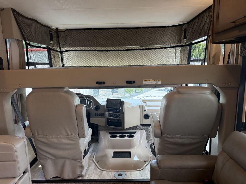 2021 Thor Hurricane 34j - $79,900