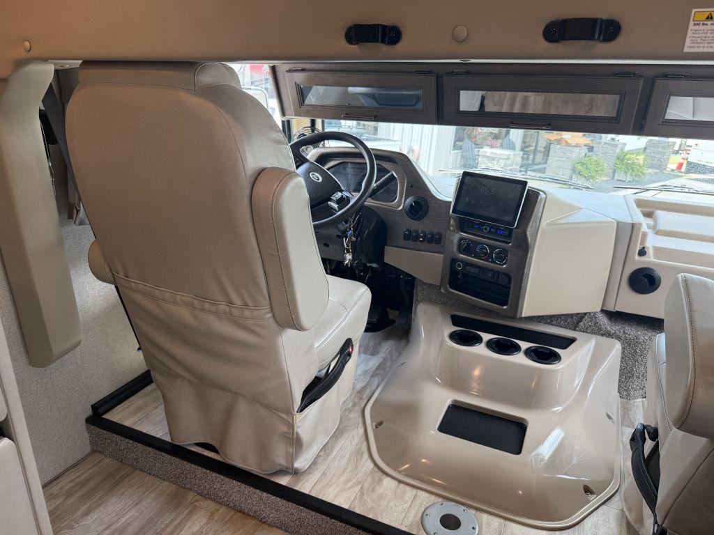 2021 Thor Hurricane 34j - $79,900