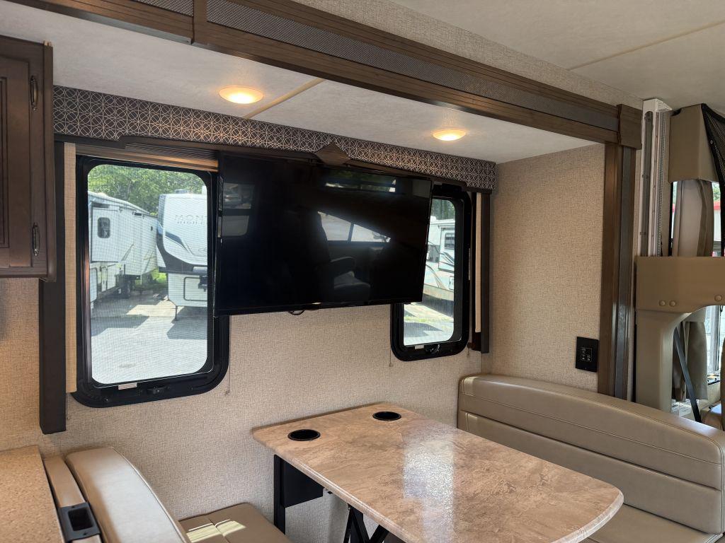 2021 Thor Hurricane 34j - $79,900