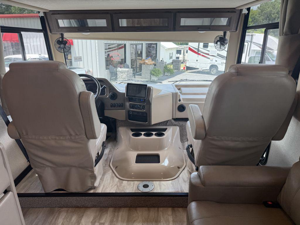2021 Thor Hurricane 34j - $79,900
