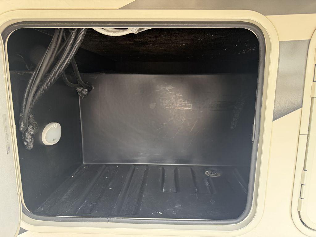 2021 Thor Hurricane 34j - $79,900