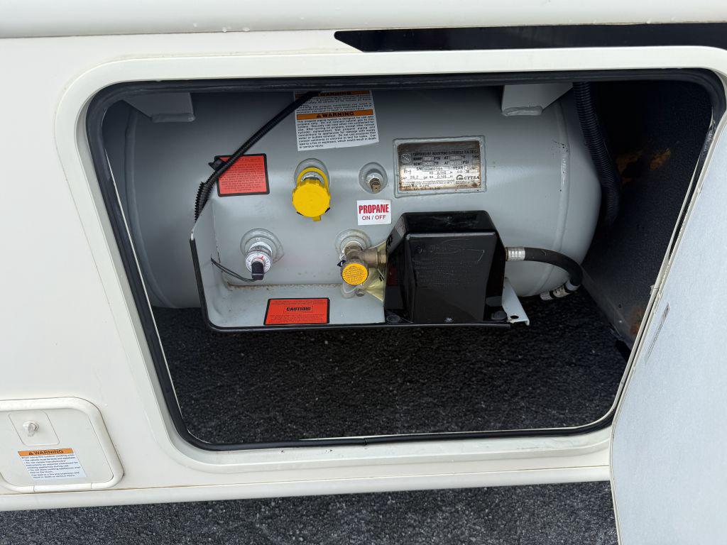2021 Thor Hurricane 34j - $79,900