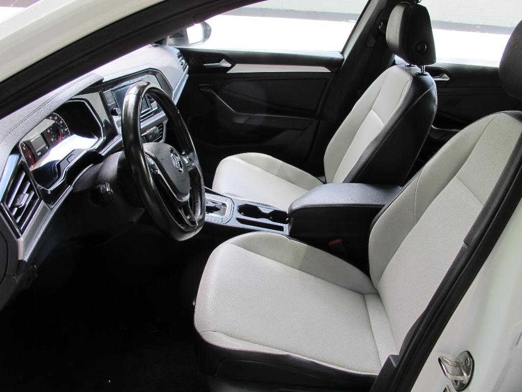 2019 Volkswagen Jetta R-LINE photo